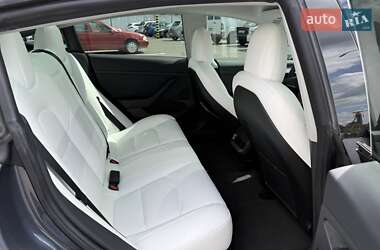 Седан Tesla Model 3 2022 в 
