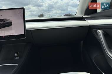 Седан Tesla Model 3 2022 в 