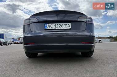 Седан Tesla Model 3 2022 в 