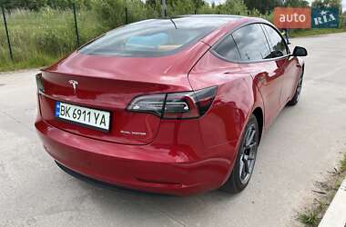 Седан Tesla Model 3 2020 в 