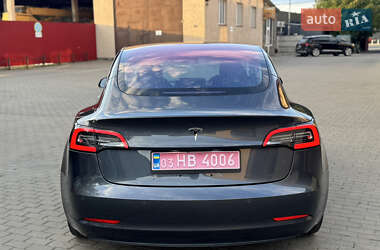 Седан Tesla Model 3 2017 в 