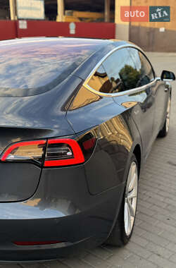 Седан Tesla Model 3 2017 в 