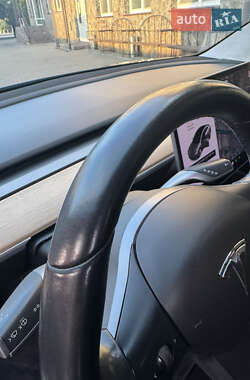 Седан Tesla Model 3 2017 в 