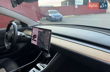 Седан Tesla Model 3 2017 в 