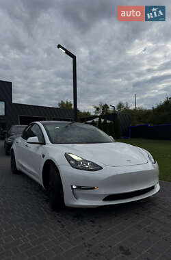Седан Tesla Model 3 2021 в 