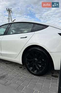 Седан Tesla Model 3 2021 в 