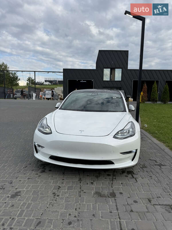 Седан Tesla Model 3 2021 в Києві
