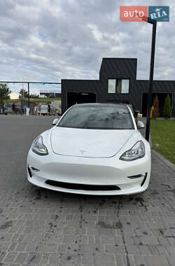 Седан Tesla Model 3 2021 в 