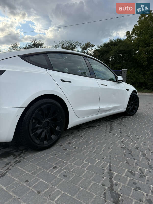 Седан Tesla Model 3 2021 в Києві
