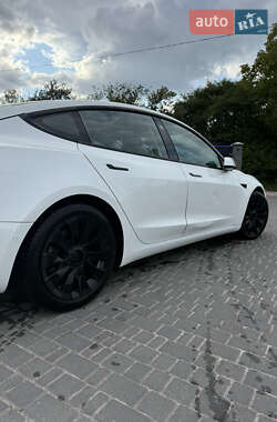 Седан Tesla Model 3 2021 в 