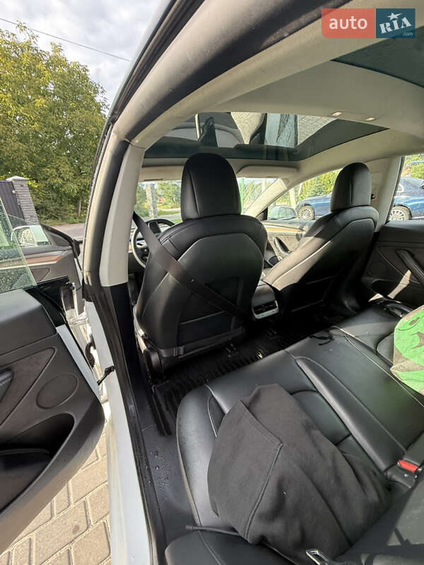 Седан Tesla Model 3 2021 в Києві