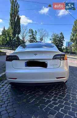 Седан Tesla Model 3 2022 в 