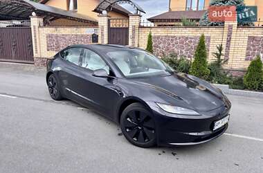 Седан Tesla Model 3 2024 в 