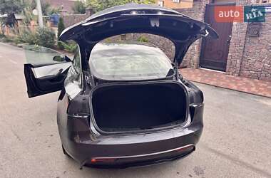 Седан Tesla Model 3 2024 в 