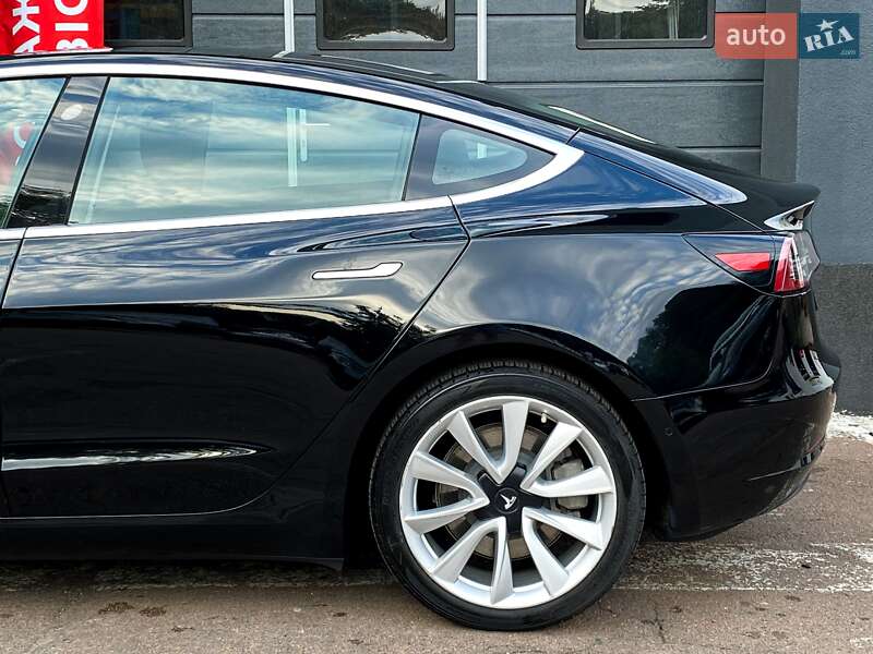Седан Tesla Model 3 2020 в Киеве