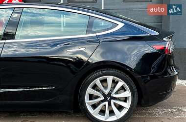Седан Tesla Model 3 2020 в 