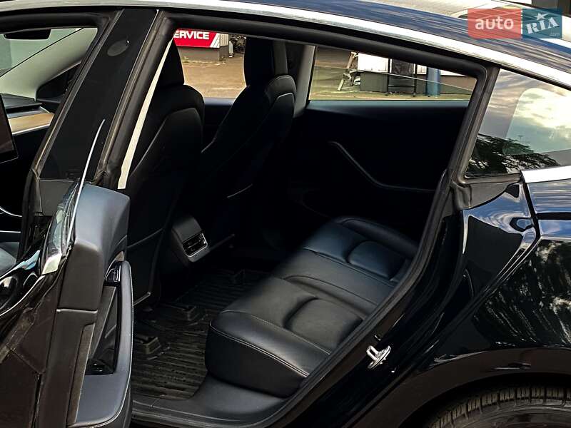 Седан Tesla Model 3 2020 в Киеве