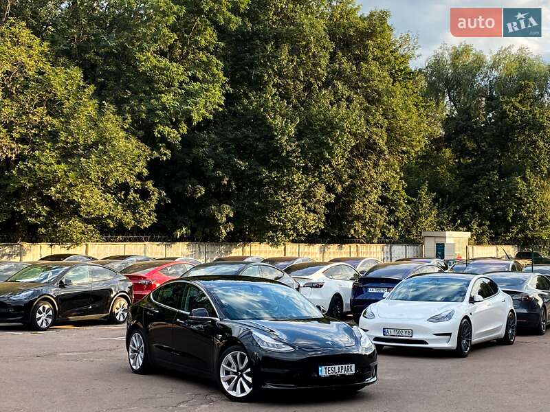 Седан Tesla Model 3 2020 в Киеве