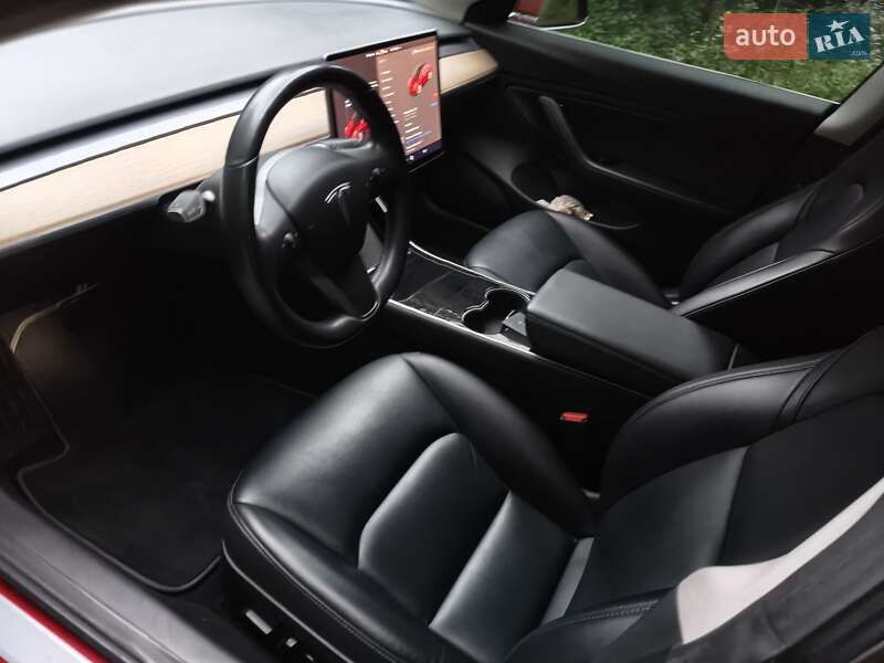 Седан Tesla Model 3 2018 в Луцке