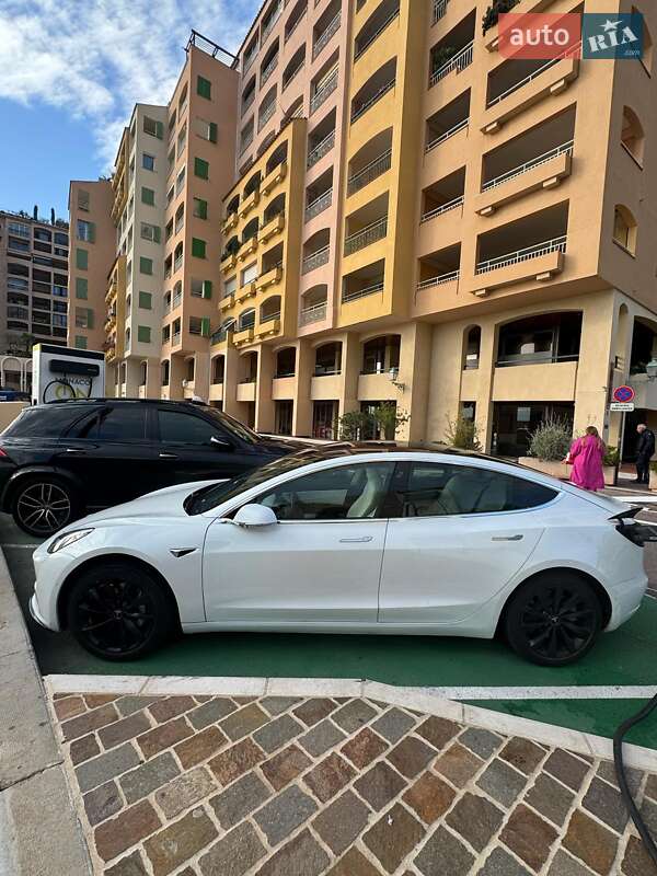 Седан Tesla Model 3 2019 в Киеве