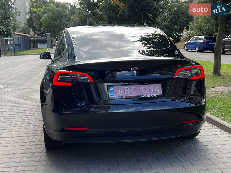 Седан Tesla Model 3 2020 в Рівному