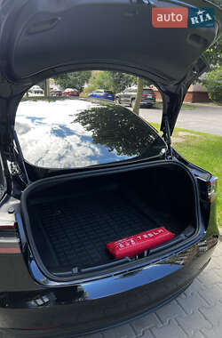 Седан Tesla Model 3 2020 в 