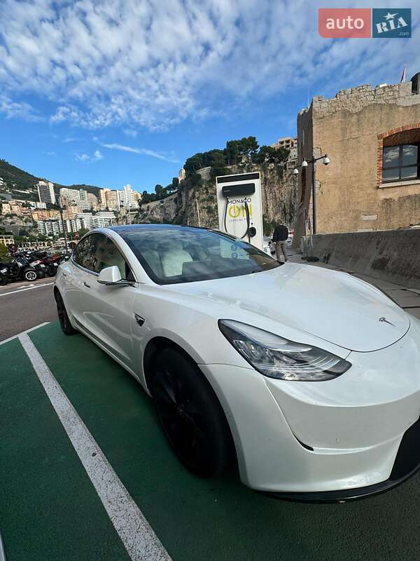 Седан Tesla Model 3 2019 в Киеве