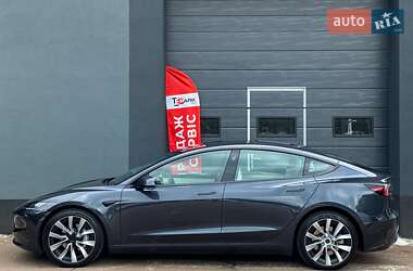 Седан Tesla Model 3 2024 в 