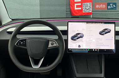 Седан Tesla Model 3 2024 в 