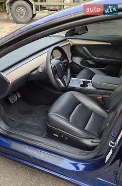 Седан Tesla Model 3 2022 в 