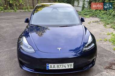 Седан Tesla Model 3 2022 в 