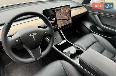 Седан Tesla Model 3 2020 в 