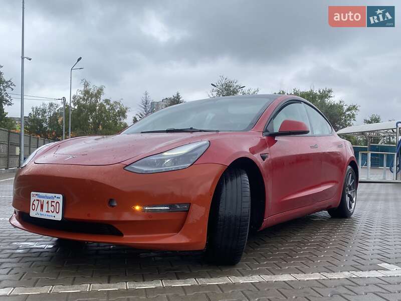 Седан Tesla Model 3 2021 в Кривому Розі
