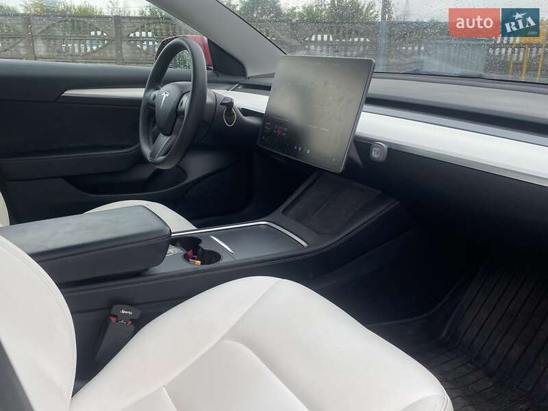 Седан Tesla Model 3 2021 в Кривому Розі