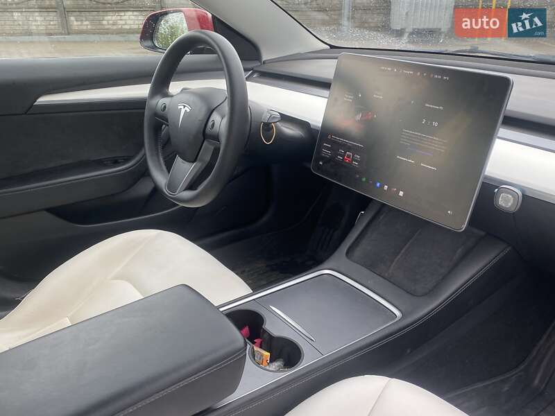 Седан Tesla Model 3 2021 в Кривому Розі