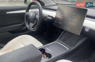 Седан Tesla Model 3 2021 в 