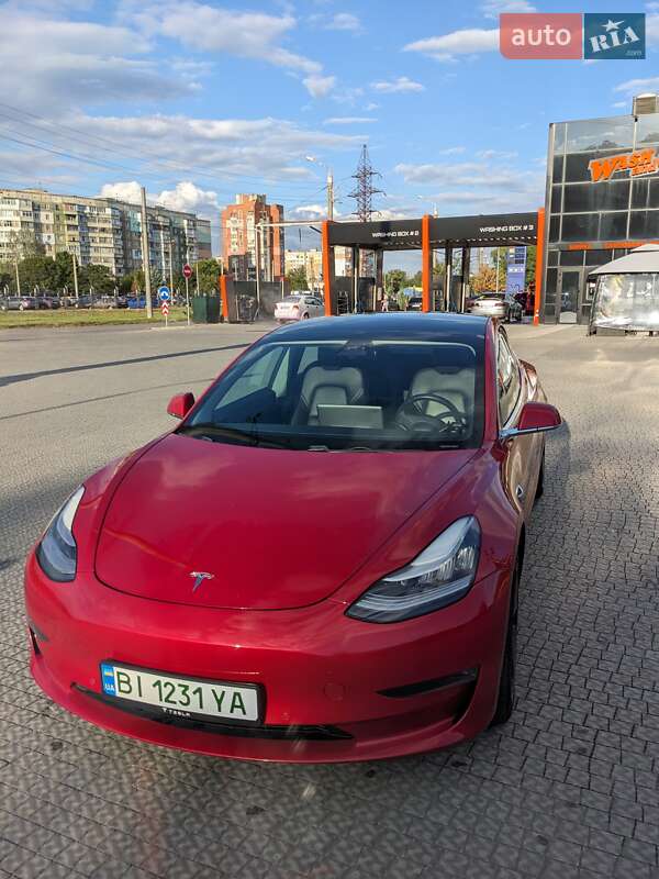 Седан Tesla Model 3 2019 в Полтаві