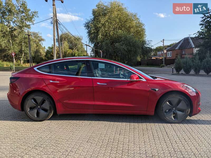 Седан Tesla Model 3 2019 в 