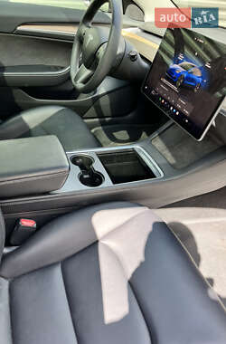 Седан Tesla Model 3 2022 в 