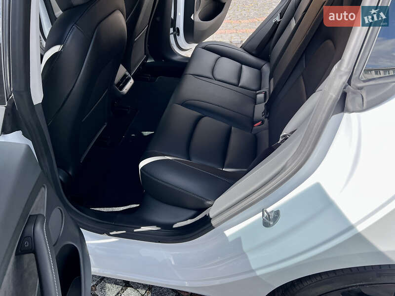 Седан Tesla Model 3 2022 в Луцьку