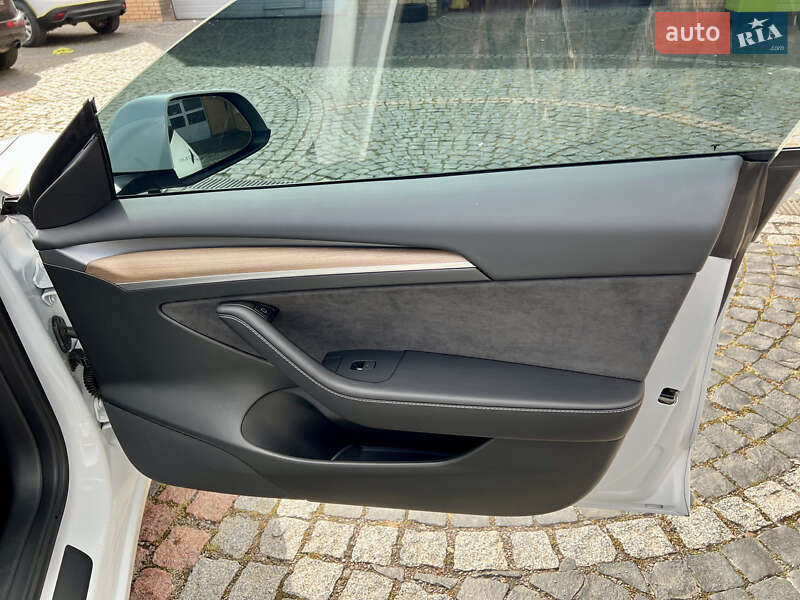 Седан Tesla Model 3 2022 в Луцьку