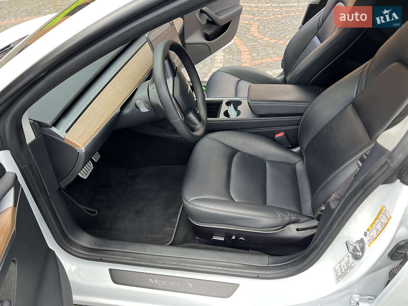 Седан Tesla Model 3 2022 в Луцьку