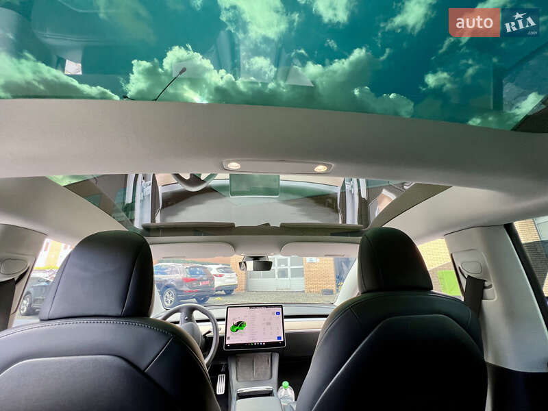 Седан Tesla Model 3 2022 в Луцьку