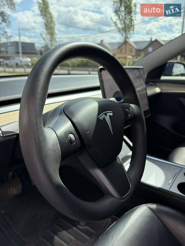 Седан Tesla Model 3 2021 в Виннице