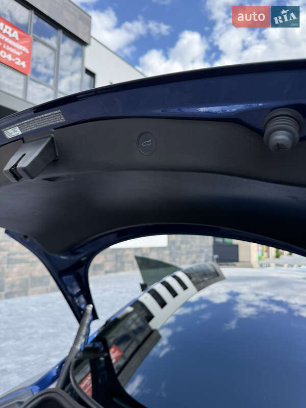 Седан Tesla Model 3 2021 в Виннице