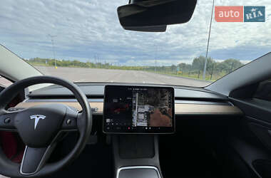 Седан Tesla Model 3 2021 в 