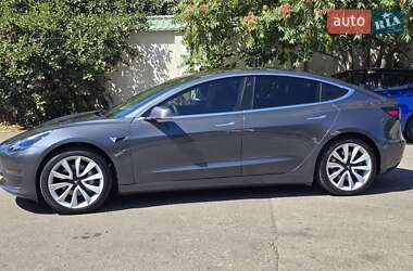 Седан Tesla Model 3 2020 в 