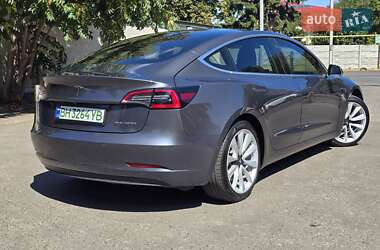 Седан Tesla Model 3 2020 в 
