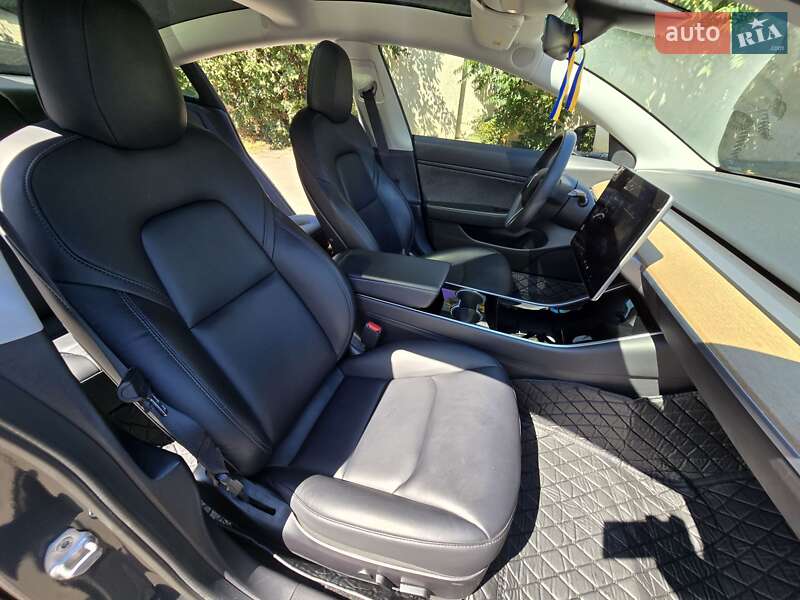 Седан Tesla Model 3 2020 в Одессе