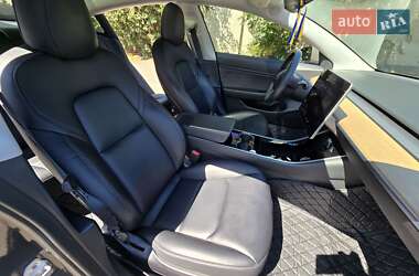 Седан Tesla Model 3 2020 в 